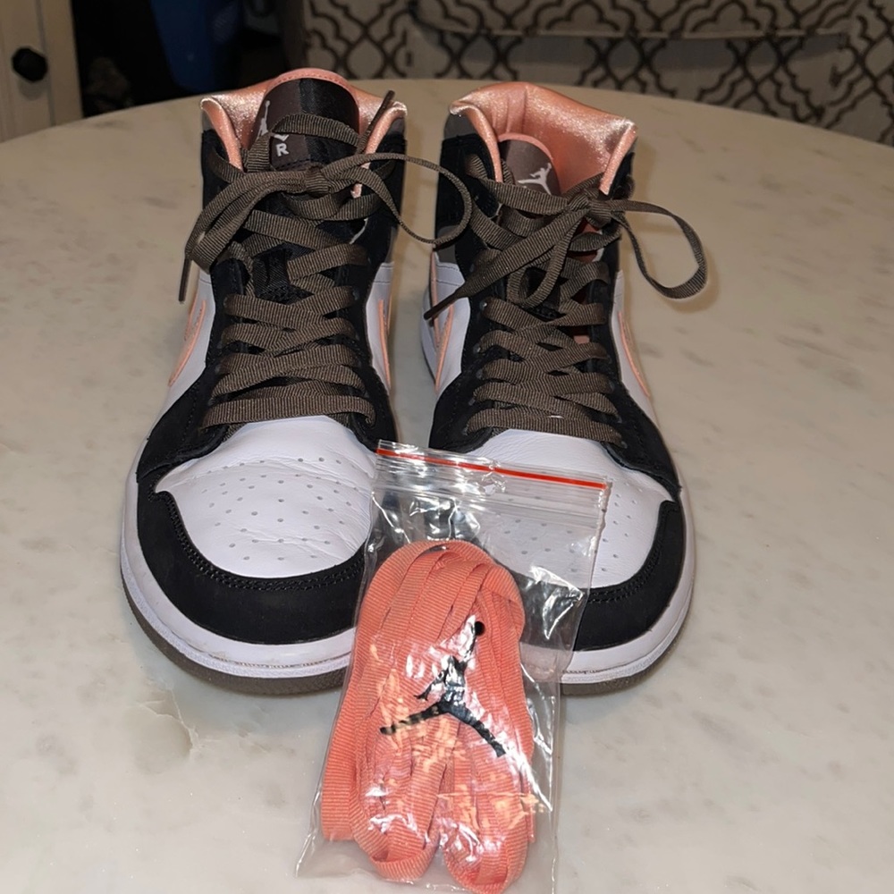 Jordan 1 mid peach mocha